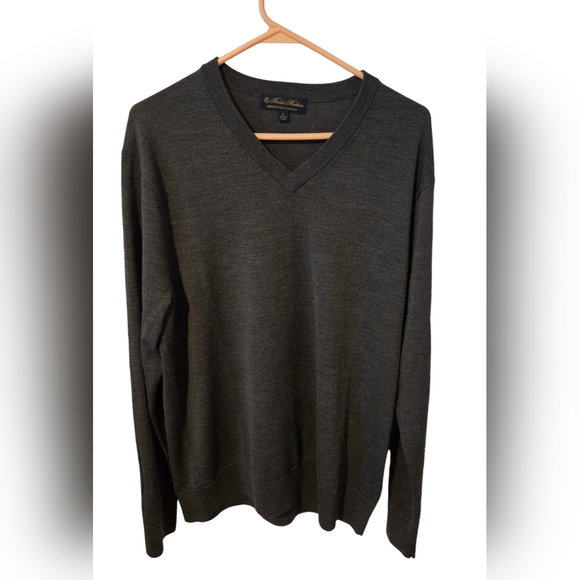 Gray Brooks Brothers V-Neck Merino Wool Sweater Men's Size Large - Picture 1 of 3